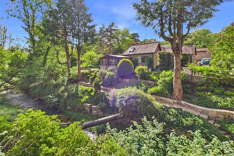 2 bed property, in Wades Lane, £625,000