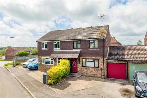 2 bed property, in Kings Way, £350,000