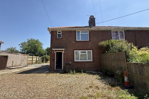 2 bed property, in 5 Cross Road, £130,000