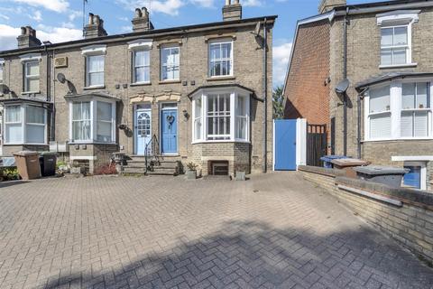 3 bed property, in Fornham Road, £400,000