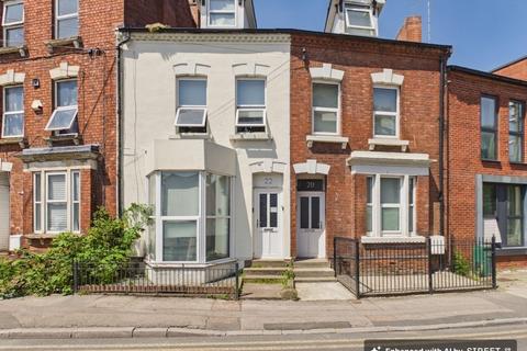 5 bed property, in Brunswick Road, £390,000