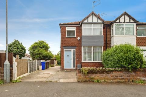 2 bed property, in Barnfield Street, £240,000