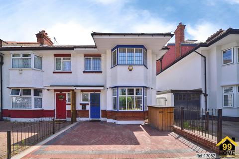 3 bed property, in Niagara Avenue, £1,250,000