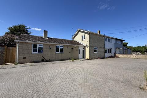 4 bed property, in 2 Brookmans Farm Cottages, £270,000