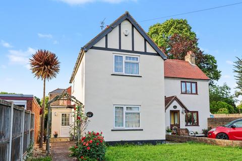 2 bed property, in 59 Monkton Road, £150,000