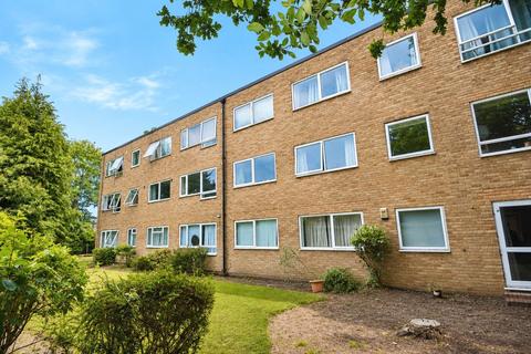 1 bed property, in Pine Grove, £235,000