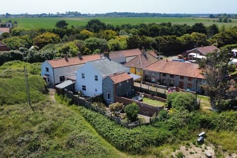 5 bed property, in Fishermans Lodge, £140,000