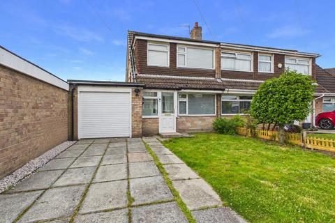 3 bed property, in Wordsworth Close, £260,000