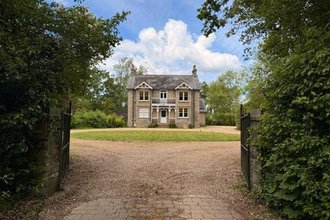 8 bed property, in Old London Road, £695,000