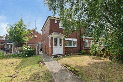3 bed property, in Marsh Lane, £200,000