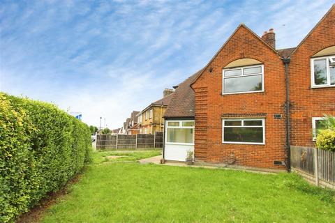 3 bed property, in Sweet Briar Grove, £550,000