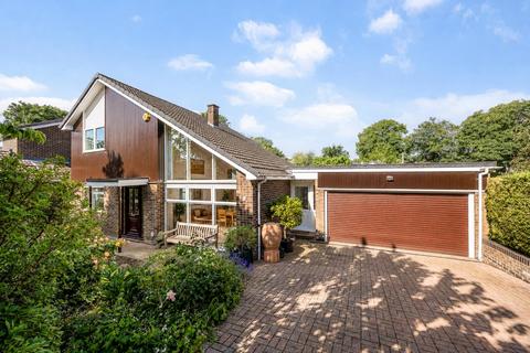 4 bed property, in Merestones Drive, £665,000