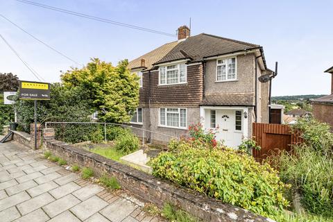 3 bed property, in Newstead Avenue, £725,000