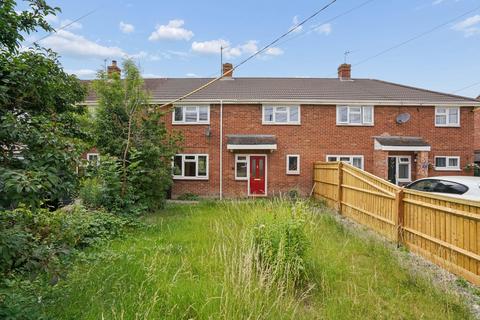 3 bed property, in Coulings Close, £290,000