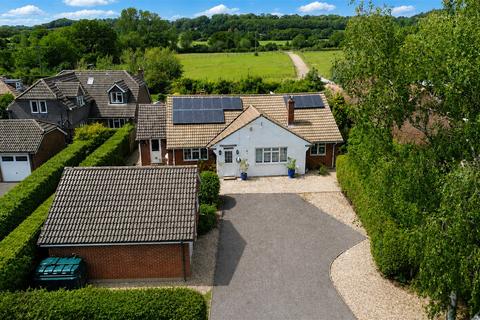 4 bed property, in Forge Road, £800,000