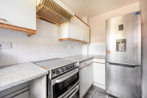 2 bed property, in Stonefield Park, £325,000