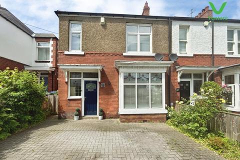 4 bed property, in St. Marys Avenue, £200,000