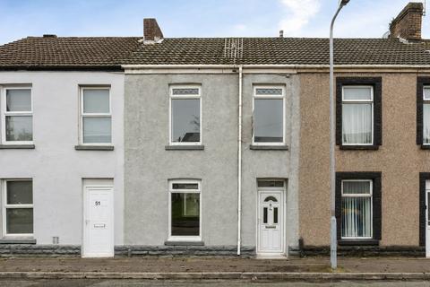 2 bed property, in Hunter Street, £120,000