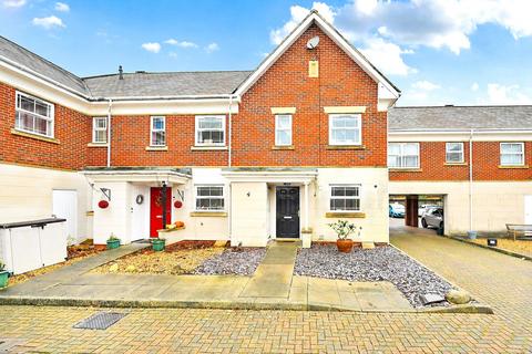 4 bed property, in Deepcut, £425,000