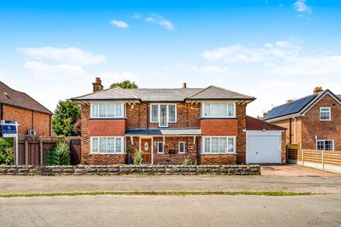 4 bed property, in Leicester, £695,000