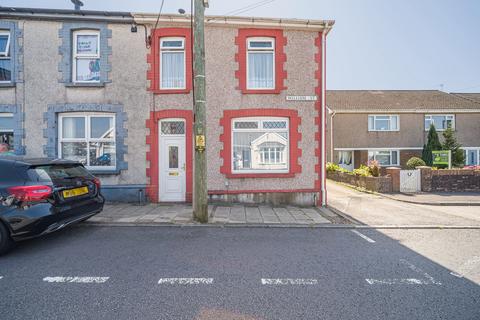 3 bed property, in William Street, £170,000