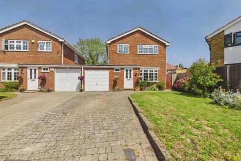 4 bed property, in Seaford Close, £725,000