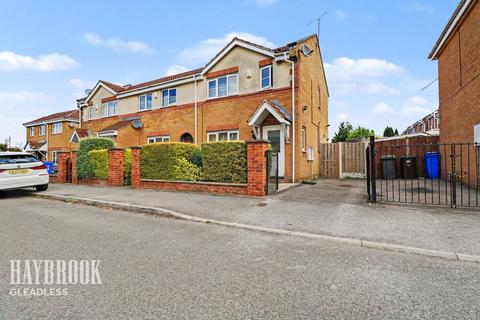3 bed property, in Darnley Drive, £170,000