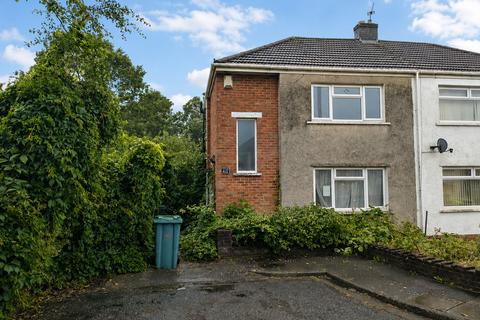 2 bed property, in Pantyderi Close, £150,000