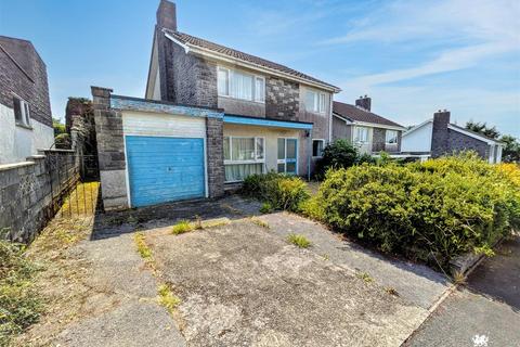 4 bed property, in Llygad Yr Haul, £260,000