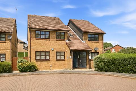 1 bed property, in The Larches, £250,000