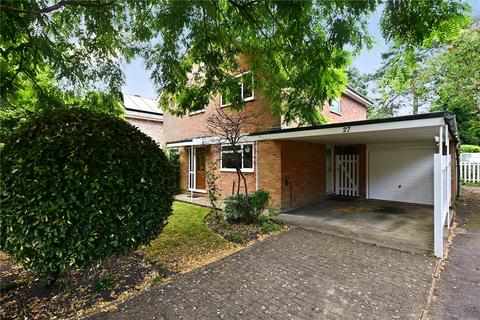 4 bed property, in Dinorben Close, £600,000