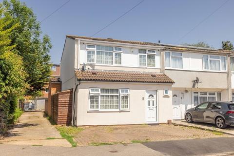 3 bed property, in Tintern Close, £450,000