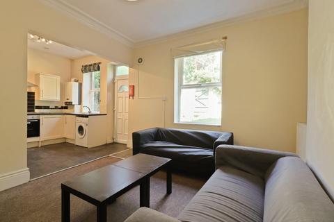 5 bed property, in Ecclesall Road, £325,000