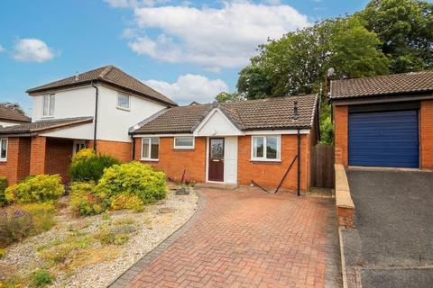 2 bed property, in Silverdale, £190,000