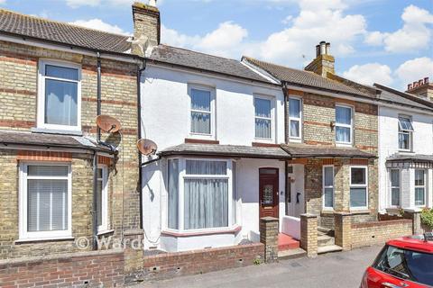2 bed property, in Warren Road, £200,000