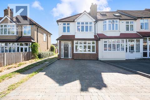 3 bed property, in Stoneleigh Avenue, £650,000