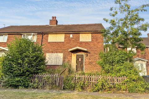 3 bed property, in 4 Shawbrook Grove, £80,000