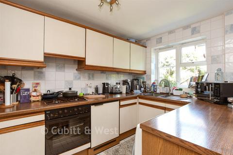 2 bed property, in Banstead Road, £375,000
