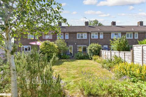 3 bed property, in Thatcher Close, £300,000