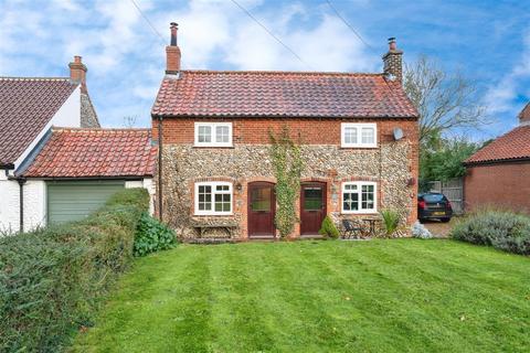 2 bed property, in Wells Road, £180,000