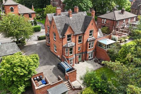 2 bed property, in Sidmouth Avenue, £325,000