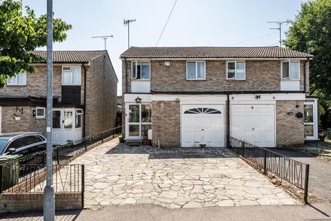 3 bed property, in Douglas Avenue, £530,000