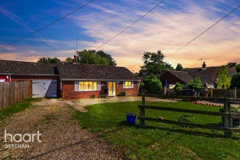 2 bed property, in Fakenham Road, £300,000