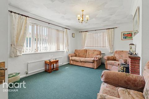 2 bed property, in Fakenham Road, £300,000