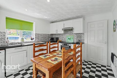 2 bed property, in Fakenham Road, £300,000