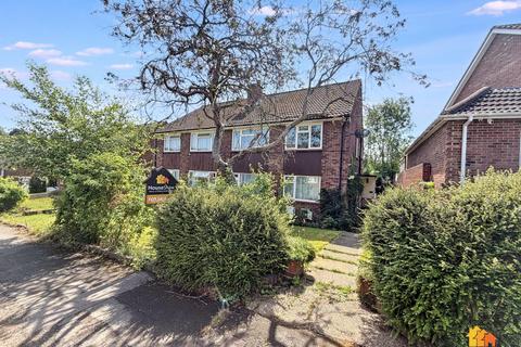 2 bed property, in Darvell Drive, £285,000