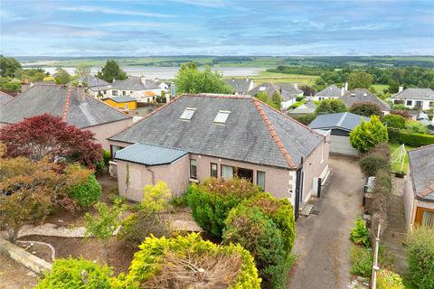 3 bed property, in 15 Kinnairdie Avenue, £290,000