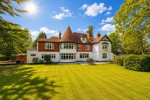 10 bed property, in Lyne Crossing Road, £2,400,000
