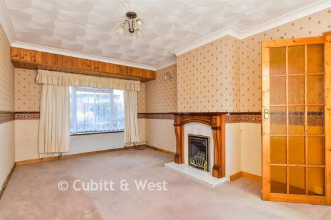 2 bed property, in Sandhurst Avenue, £370,000