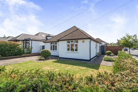 3 bed property, in Blaydon Close, £950,000